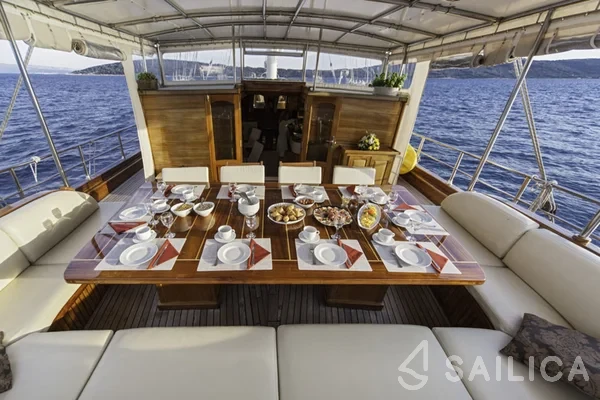 Gulet - Yacht Charter Sailica