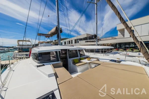 Bali 4.2 - Yacht Charter Sailica