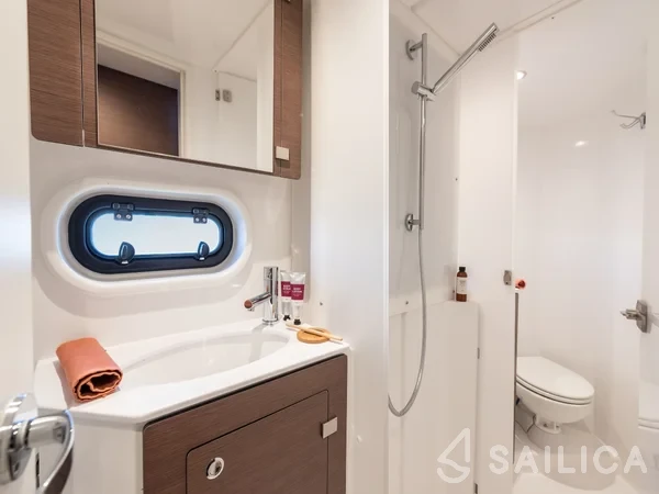 Bali 4.2 - Yacht Charter Sailica