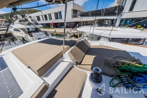 Bali 4.2 - Yacht Charter Sailica