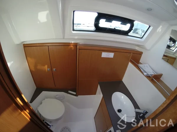 Bavaria 37 Cruiser - Yacht Charter Sailica