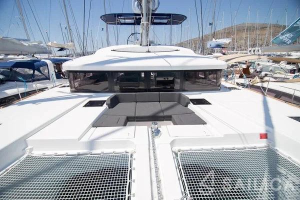 Lagoon 52F - Yacht Charter Sailica