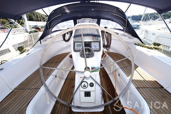 Bavaria 39 Cruiser - Yacht Charter Sailica