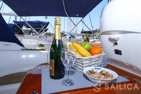 Bavaria 39 Cruiser - Yacht Charter Sailica