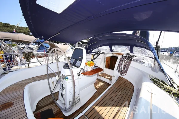 Bavaria 39 Cruiser - Yacht Charter Sailica
