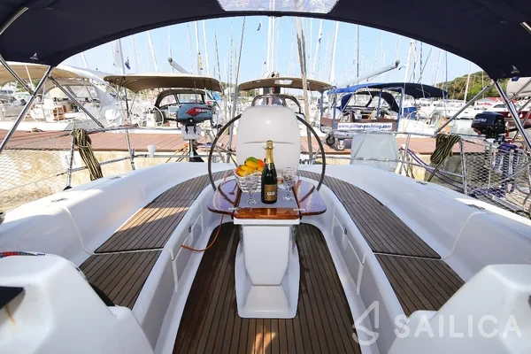 Bavaria 39 Cruiser - Yacht Charter Sailica