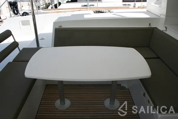 Lagoon 450  Flybridge - Yacht Charter Sailica