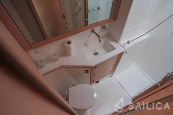 Lagoon 450  Flybridge - Yacht Charter Sailica