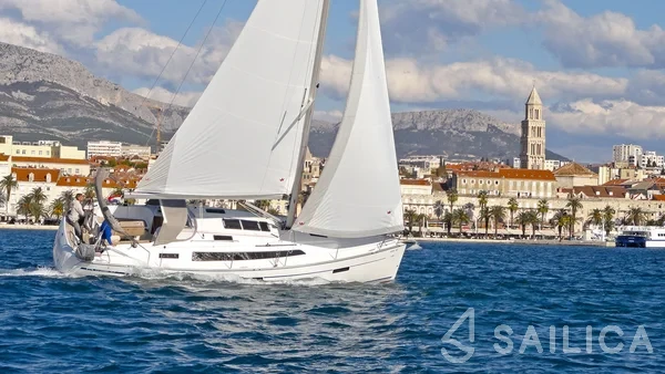 Bavaria 37 Cruiser - Yacht Charter Sailica