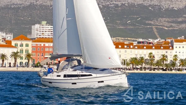 Bavaria 37 Cruiser - Yacht Charter Sailica
