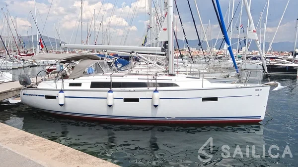 Bavaria 37 Cruiser - Yacht Charter Sailica