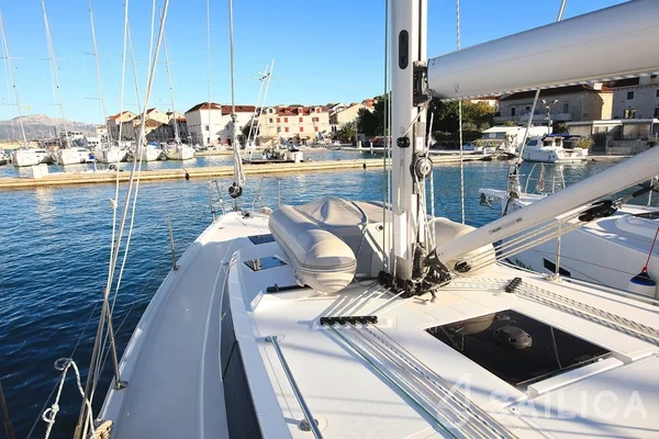 Bavaria C42 - Yacht Charter Sailica