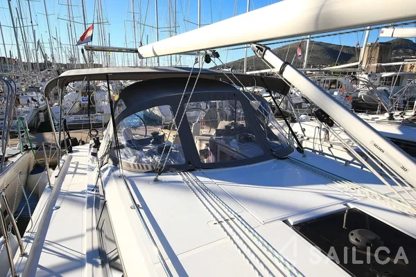 Bavaria C42 - Yacht Charter Sailica