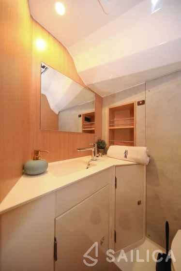 Bavaria C42 - Yacht Charter Sailica