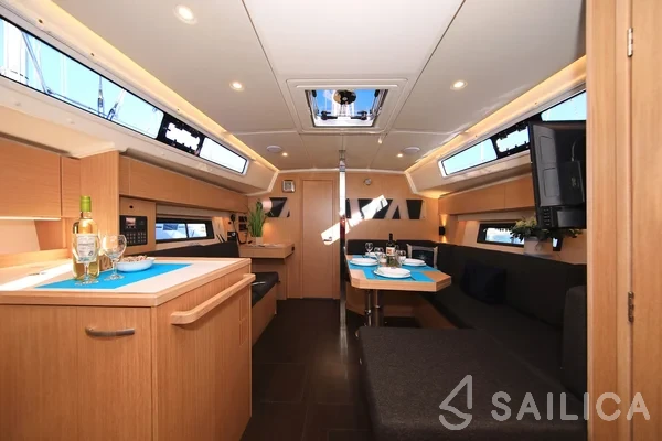 Bavaria C42 - Yacht Charter Sailica