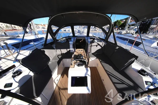 Bavaria C42 - Yacht Charter Sailica