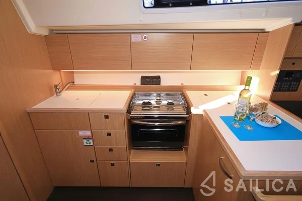 Bavaria C42 - Yacht Charter Sailica