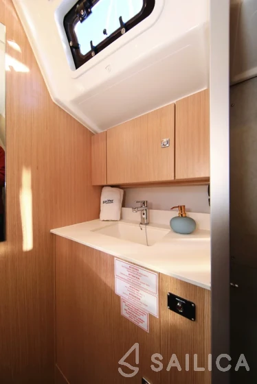 Bavaria C42 - Yacht Charter Sailica