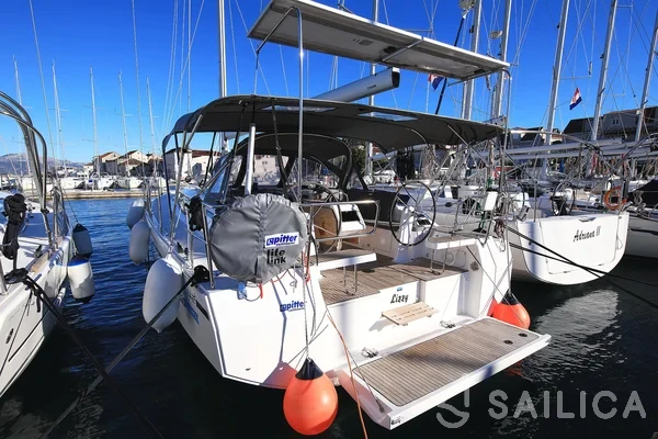Bavaria C42 - Yacht Charter Sailica