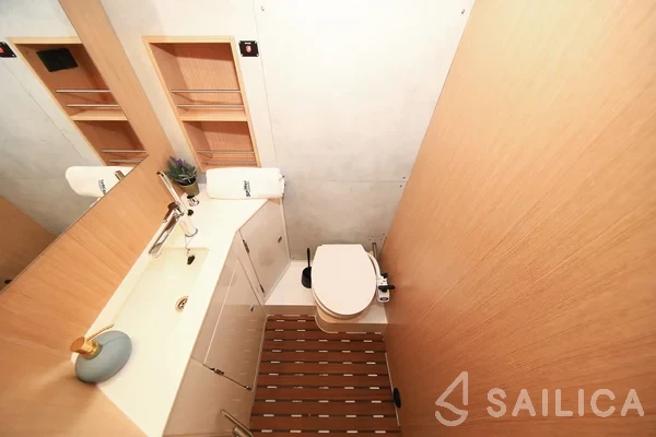 Bavaria C42 - Yacht Charter Sailica
