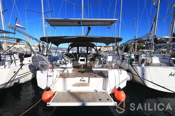 Bavaria C42 - Yacht Charter Sailica