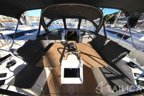 Bavaria C42 - Yacht Charter Sailica