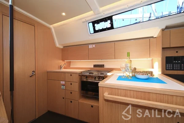 Bavaria C42 - Yacht Charter Sailica