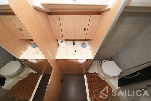 Bavaria C42 - Yacht Charter Sailica