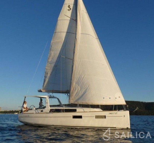 Oceanis 35 - Yacht Charter Sailica