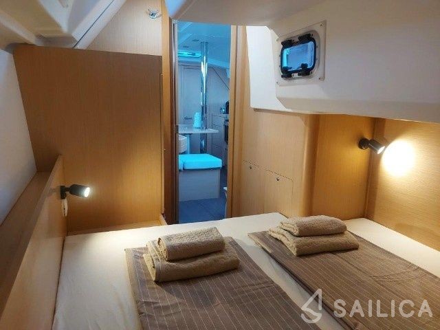 Oceanis 35 - Yacht Charter Sailica