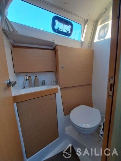 Oceanis 35 - Yacht Charter Sailica