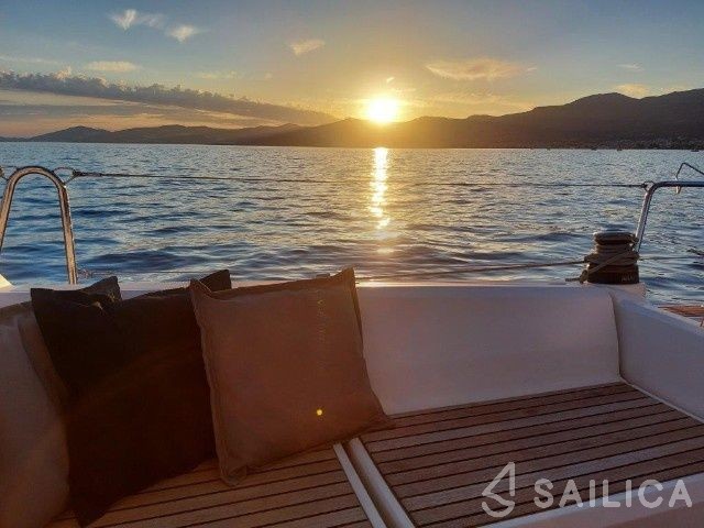 Oceanis 35 - Yacht Charter Sailica