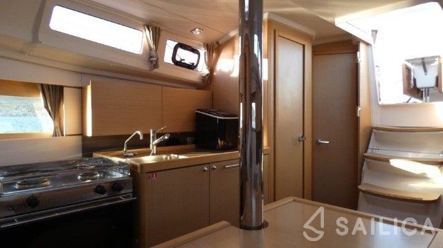 Oceanis 35 - Yacht Charter Sailica
