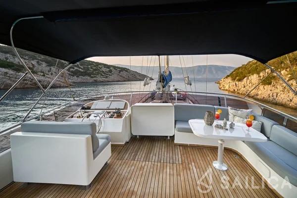 Gulet - Yacht Charter Sailica