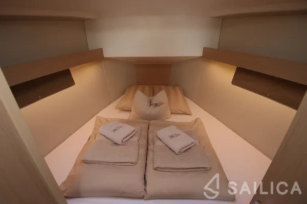Oceanis 34.1 - Yacht Charter Sailica