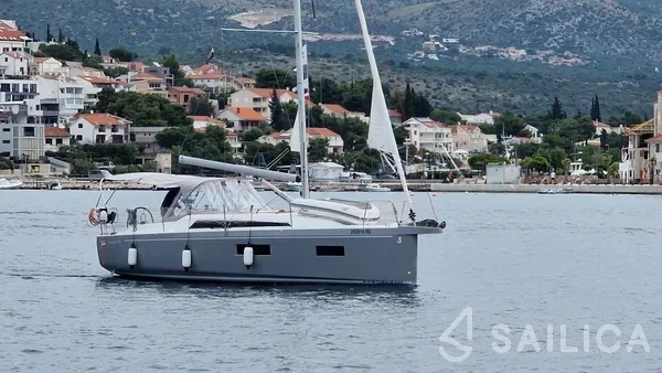 Oceanis 34.1 - Yacht Charter Sailica