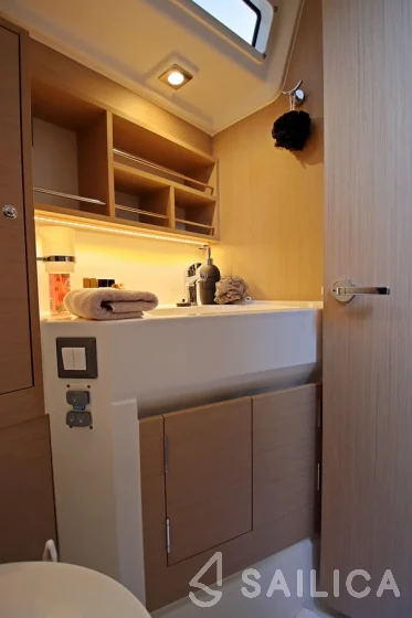 Oceanis 34.1 - Yacht Charter Sailica