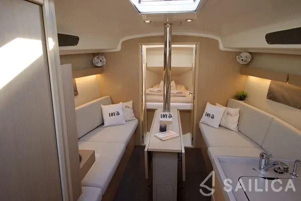 Oceanis 34.1 - Yacht Charter Sailica