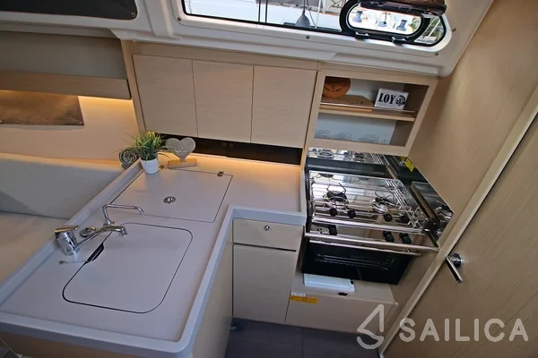 Oceanis 34.1 - Yacht Charter Sailica