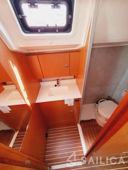 Bavaria C42 - Yacht Charter Sailica