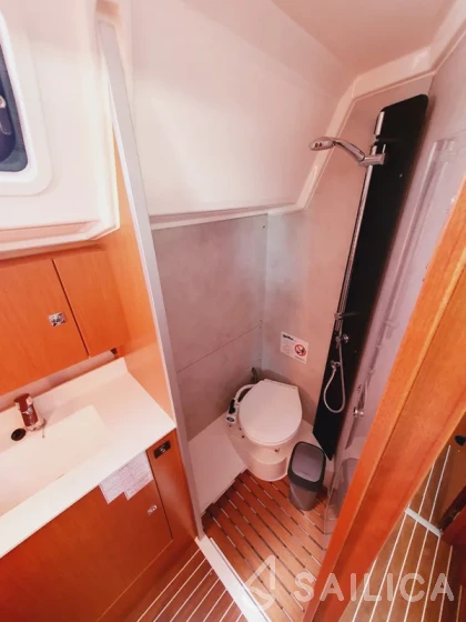 Bavaria C42 - Yacht Charter Sailica
