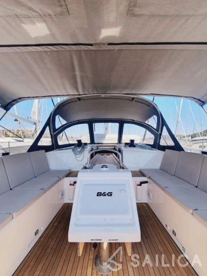 Bavaria C42 - Yacht Charter Sailica