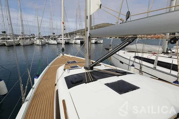 Dufour 430 - Yacht Charter Sailica