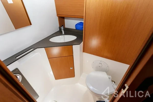 Bavaria 46 Cruiser - Yacht Charter Sailica