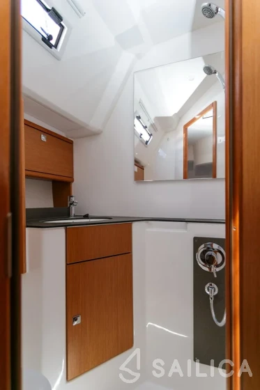 Bavaria 46 Cruiser - Yacht Charter Sailica