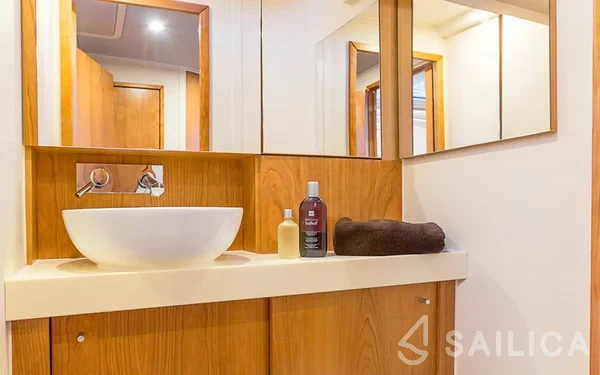 Hanse 455 - Yacht Charter Sailica