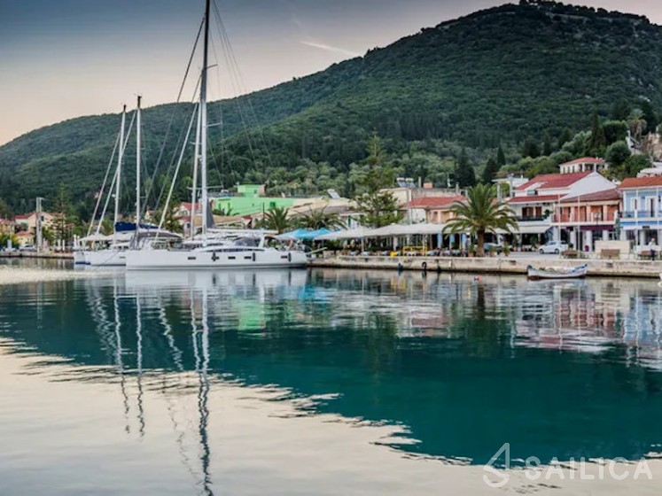 Bavaria 40 Cruiser - Yacht Charter Sailica