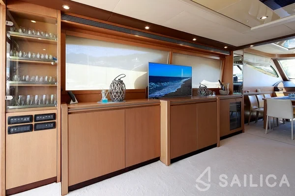 Deauville 760 - Yacht Charter Sailica