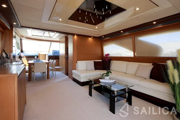 Deauville 760 - Yacht Charter Sailica