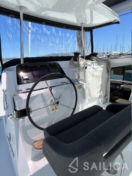 Lagoon 42 - Yacht Charter Sailica